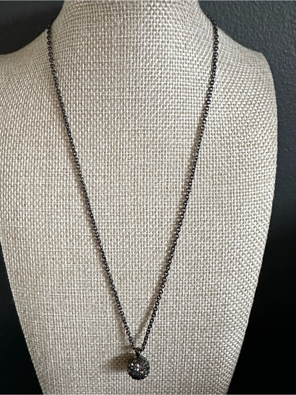 Loft women’s necklace black silver ball